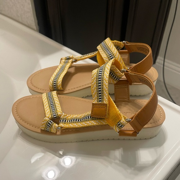 Universal Thread Sandals - Target - Picture 2 of 4